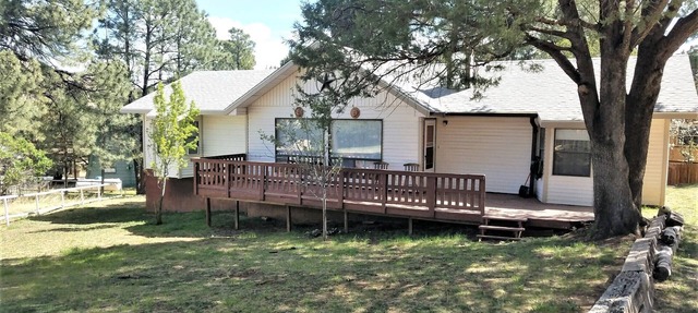 Cliff Cabin: Nice Level Entry, Single Level Cabin, Front and Back Decks, Close to Town