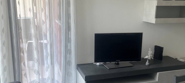 Close to downtown Como, free parking. Convenient for Switzerland.