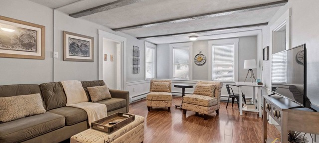 Close to Downtown Exeter-1st Flr 1 Bed+ Office