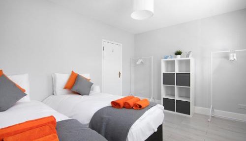 Cloud9 Accommodation 3-Bed Home in Croydon, Guest 6 - High Speed Wi-Fi