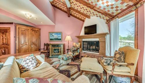 Cloudcroft Home w/Fireplace Near Downtown!
