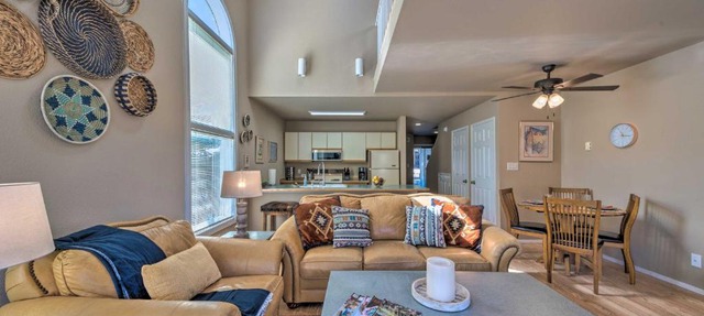 Cloudcroft Townhome w/Deck - 1 Mi to Burro Ave!