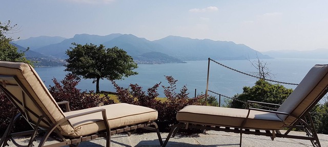 Country estate Cascina Borchina "LA FINCA" dream lake view, tranquility, nature, elegance, organic