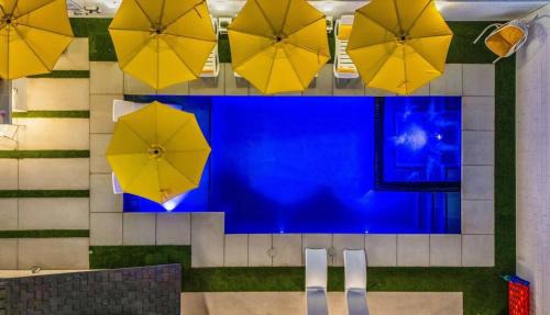 Coachella Hide-away Deals,pool,spa,Pickleball,Game