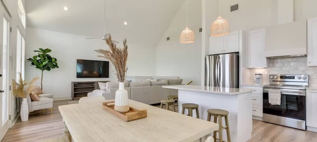 Coastal Elegance: Relax and Enjoy this Freeport Gem - Pet Friendly!