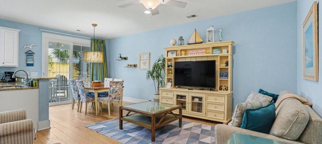 Coastal Gem w/Lazy River, Swim-Up Bar & Arcade!