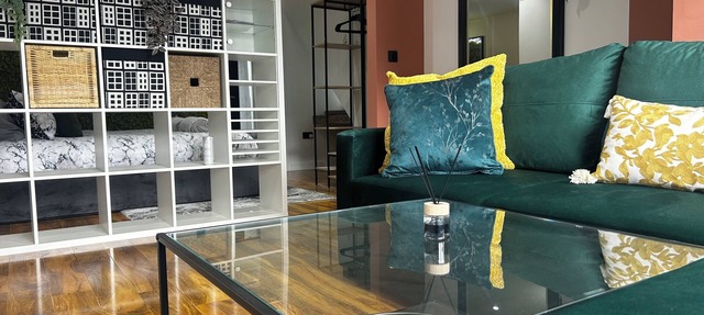 Comfortable 1-bed Chester Apartment with Parking & Full Kitchen, Home from Home