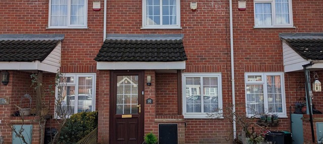 Comfortable 2-Bedroom house with free parking