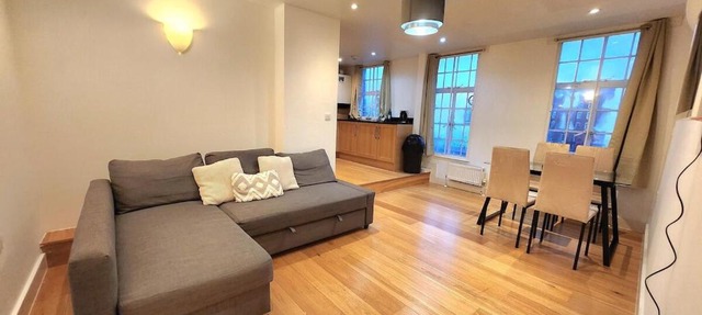 Comfortable 2BR Flat - 1 Min to Tube, Sleeps 6