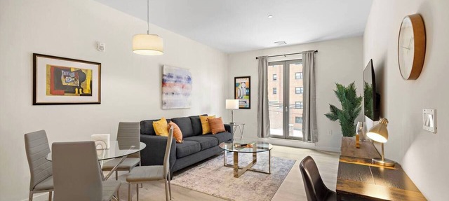 Comfortable 2BR ! Free parking ! 30 min to NYC !