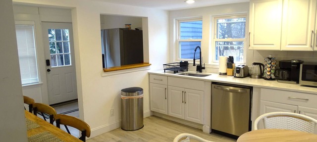 Comfortable 3 Bed Apt in Quiet Neighborhood