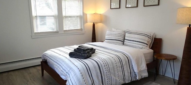 Comfortable 3 Bed Apt in Quiet Neighborhood