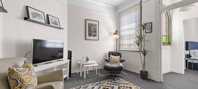 Comfortable 3 bed property in the heart of The Rocks