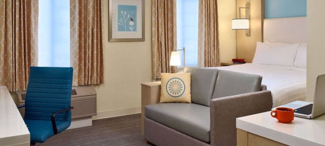 Comfortable Accommodation w/ Free Bfast & Parking, Kitchen, Outdoor Pool!