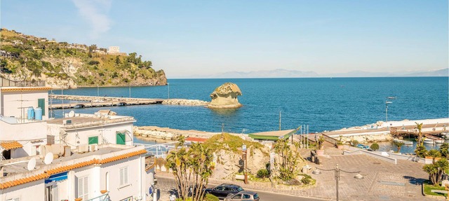 Comfortable and beachfront vacation apartment with sea view.