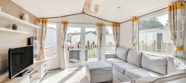 Comfortable caravan with one double with en suite with toilet, and one twin.