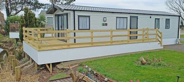 Comfortable caravan with one double with en suite shower room, and one twin.