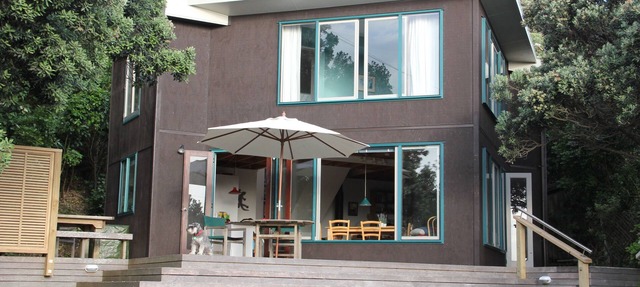 Comfortable North Piha family beach-house