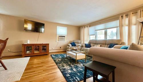 Comfortable Room BU, UHS, Lourdes, Queen Bed