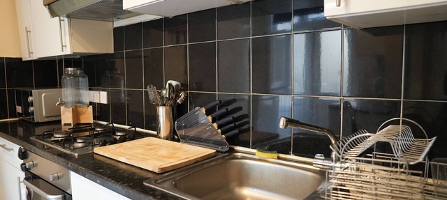 Comfortable Spacious House With Serine Garden & Parking