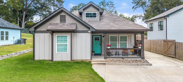 Comfortable & Stylish New House - 10min to LakePoint!