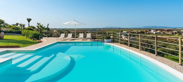 Comfortable villa with pool situated in a splendid panoramic location near Trapani