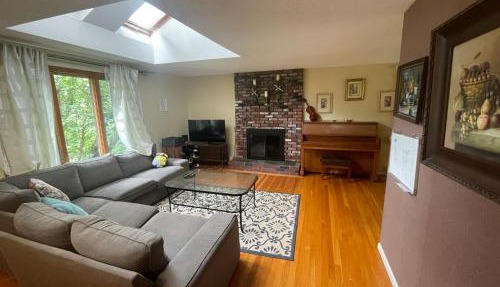 Comfy & Convenient Suite Sleeps 1 to 5 Near Boston