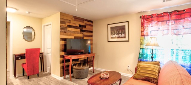comfy hide-out sleeps 5,2 bedroom 1 bath