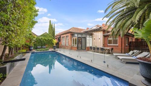 Complete Host Brighton House