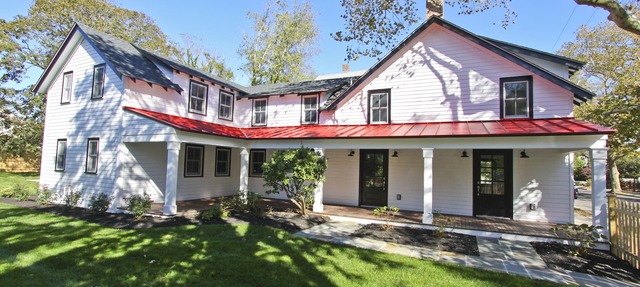 Completely Renovated Historical Home - The Black and White House