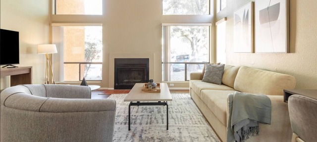 CONGRATS! You found a large 1BR apt prime location in unit Washer/Dryer, parking