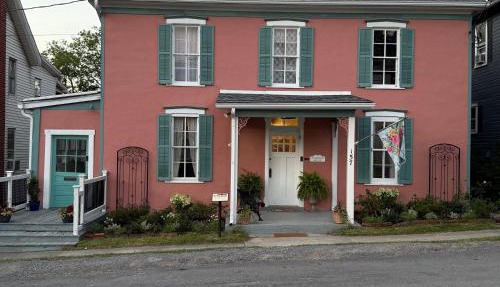 Congress House - Walk everywhere from this elegant comfortable home