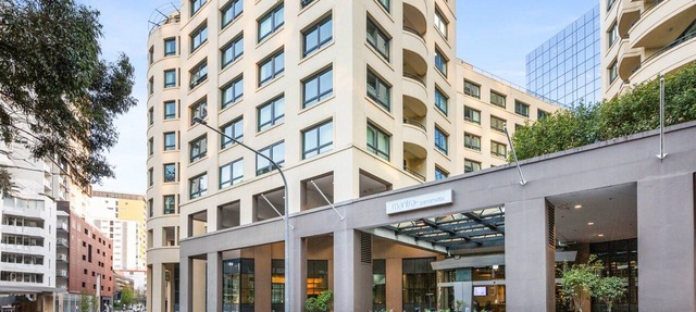 Contemporary 1-Bed First Floor Unit with Pool