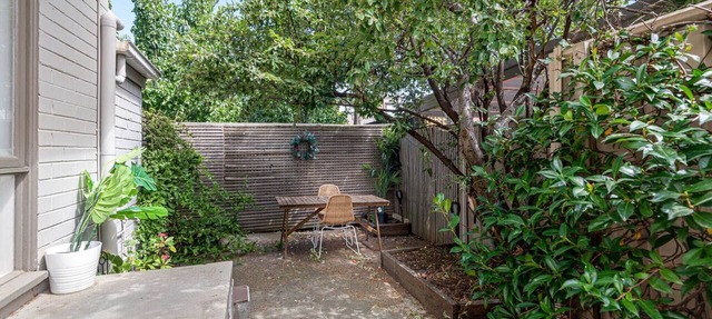 Contemporary 1-Bed Unit Near Chapel St