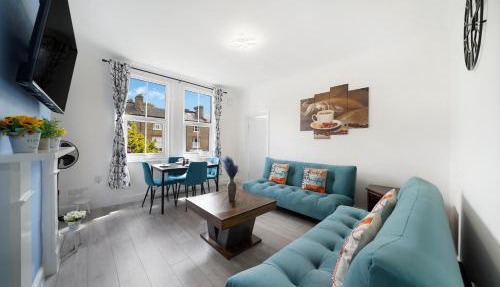 Contractors welcome - 2-Bed Ealing Flat, Sleeps 6, Free Parking x2
