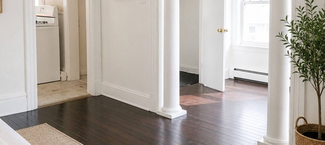 Convenient 1-bedroom apartment with AC, Soccer fan friendly