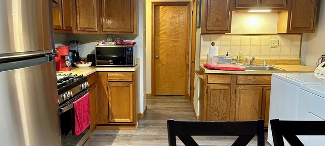 Convenient pet friendly 2br/3bd w/full bathroom located in a safe & quite city