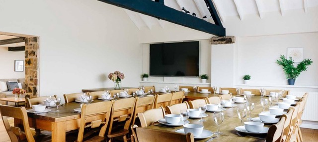 Converted pub, sleeping up to 34 guests. Close to Alton Towers and Ashbourne.