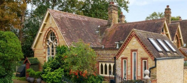 Converted School Cottage in Bromley