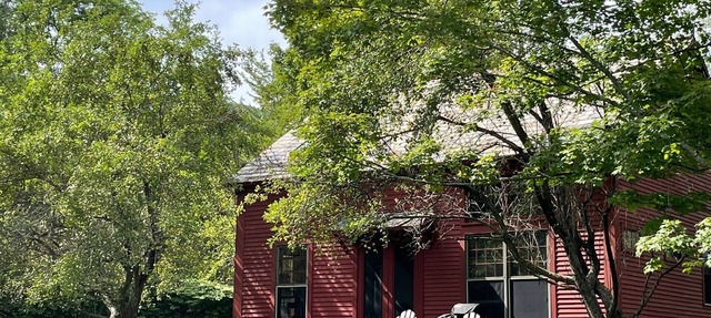 Cool Barn renovation with views. 5 mins to hikes, restaurants, fishing and more!