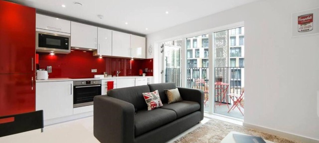 Cool Dalston studio with balcony/gym