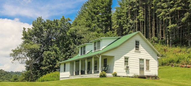 Cool Mountain Days Are Calling - 3BR/1BA w/River Access & WiFi