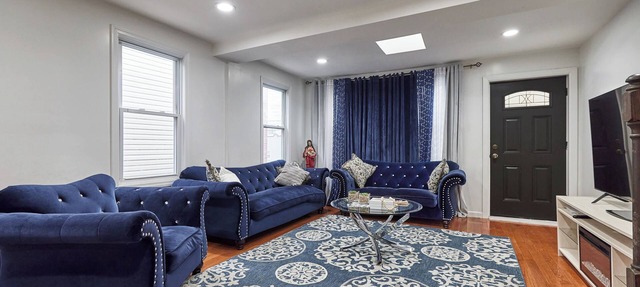 Cool- Private-Entire House-Near NYC-EWR/Free Parking-3beds/2bath
