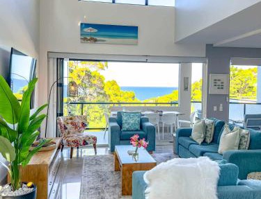 Coolum Beachfront Luxury for Family and Friends