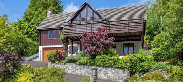 Corrie Burn Villa is located on Braes of Ullapool with spectacular sea views.