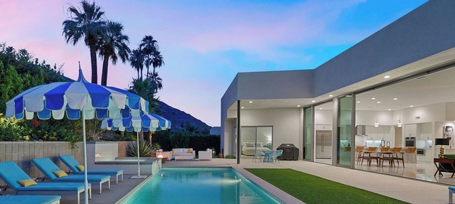 Cosmopolitan - Walk to Palm Canyon!