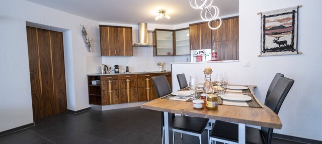 Costa Dad Archas Taverna Parterre: Modern 3.5-room flat in Sent