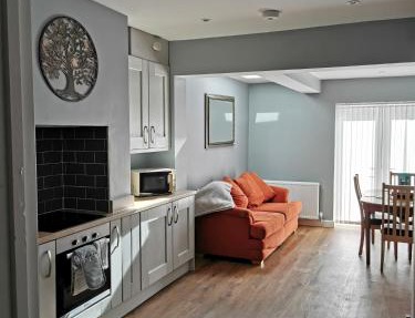 Cosy, comfortable home close to city centre