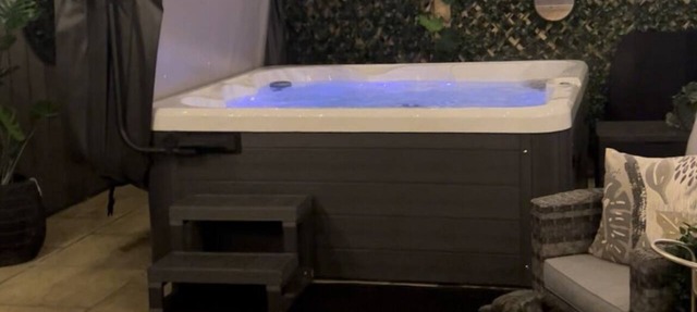 Cosy Cottage, Hot tub , 5 mins to Chester & Zoo