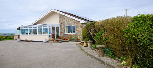 Cosy Rural Bungalow In Cornwall between Falmouth and Helston Nr Penryn Campus